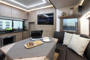 VOLVO-FM-500-horse-transporter-(10)