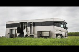 VOLVO-FM-500-horse-transporter-(2)
