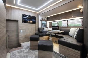 VOLVO-FM-500-horse-transporter-(5)