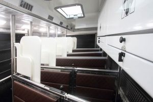 VOLVO-FM-500-horse-transporter-(8)