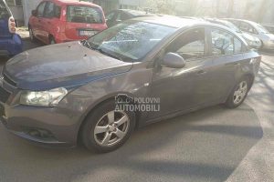 -Chevrolet-Cruze-2012-(1)