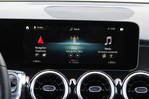 Mercedes-GLB-200-(21)