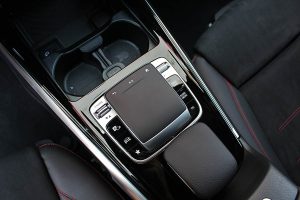 Mercedes-GLB-200-(28)