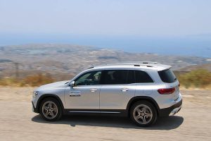 Mercedes-GLB-200-(47)