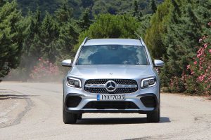 Mercedes-GLB-200-(8)