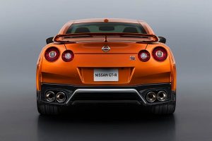 Nissan-GT-R-(2)