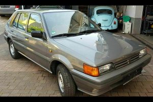 Nissan-Sunny-1987-(1)