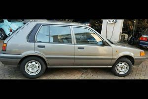 Nissan-Sunny-1987-(2)