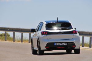 Peugeot 208 1.2 130 (4)