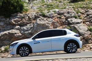 Peugeot 208 1.2 130 (5)