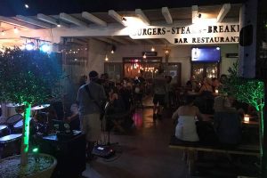 Rustic-Grill-Mykonos-(3)