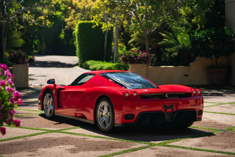 https://autogreeknews.gr/wp-content/uploads/2020/07/ferrari-enzo-online-auction3.jpg