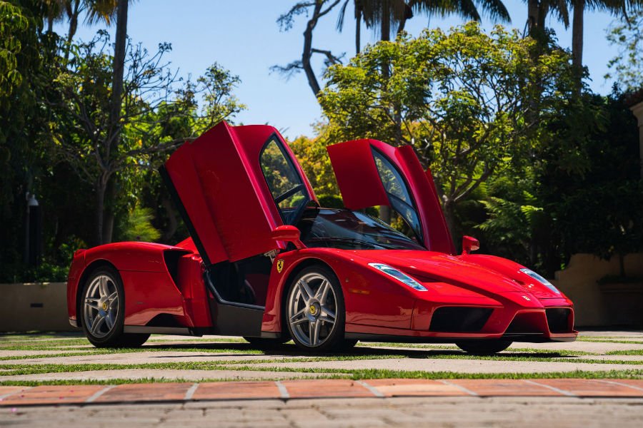 https://autogreeknews.gr/wp-content/uploads/2020/07/ferrari-enzo-online-auction4.jpg