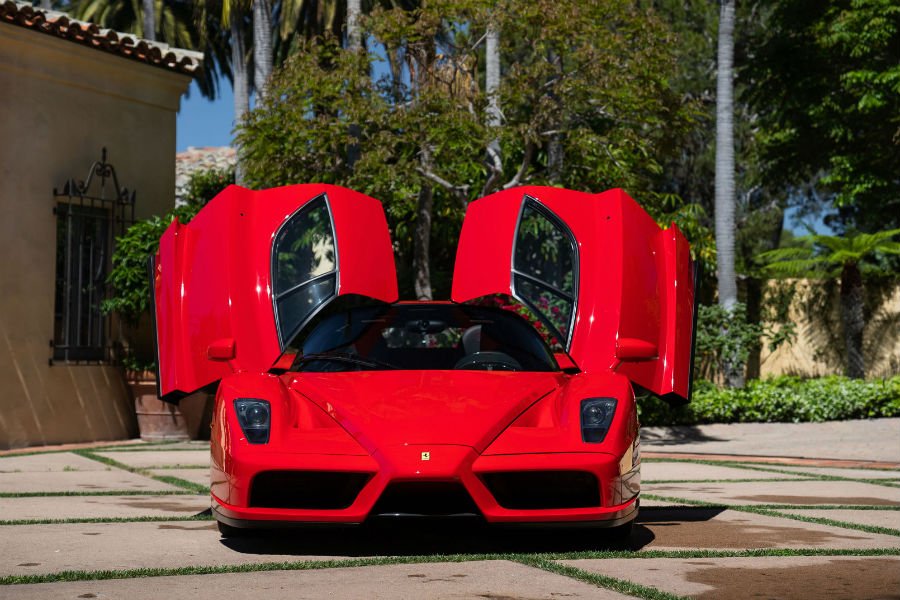 https://autogreeknews.gr/wp-content/uploads/2020/07/ferrari-enzo-online-auction5.jpg