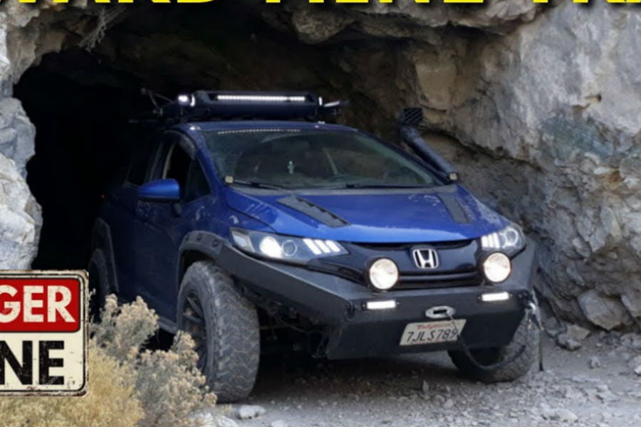Το Honda Jazz που κοντράρει Toyota Land Cruiser!