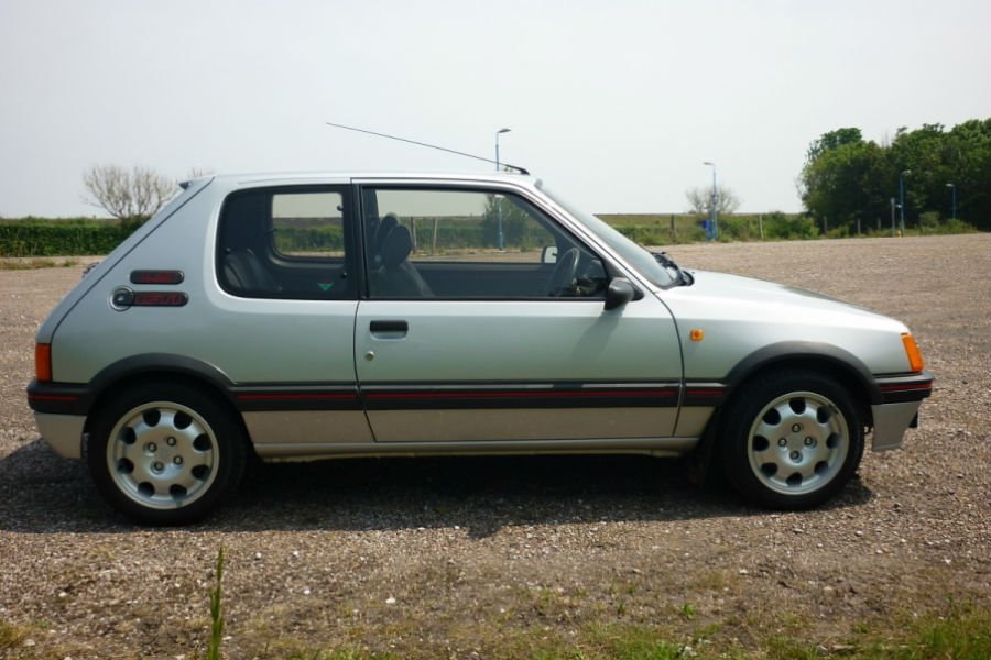https://autogreeknews.gr/wp-content/uploads/2020/07/peugeot-205-gti-auction.jpg