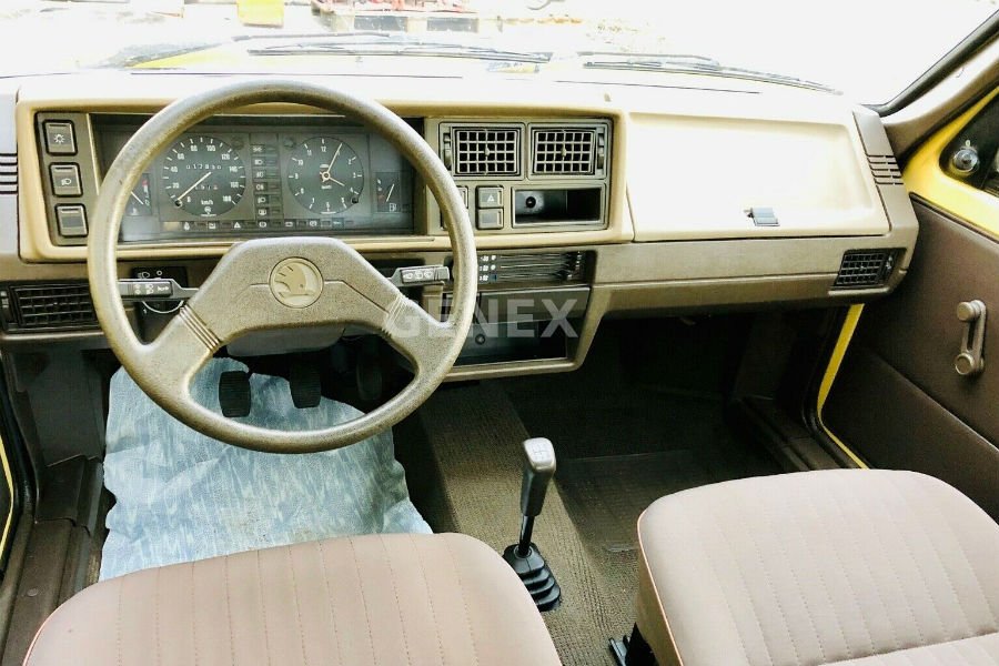https://autogreeknews.gr/wp-content/uploads/2020/08/1990-skoda-favorit-5.jpg
