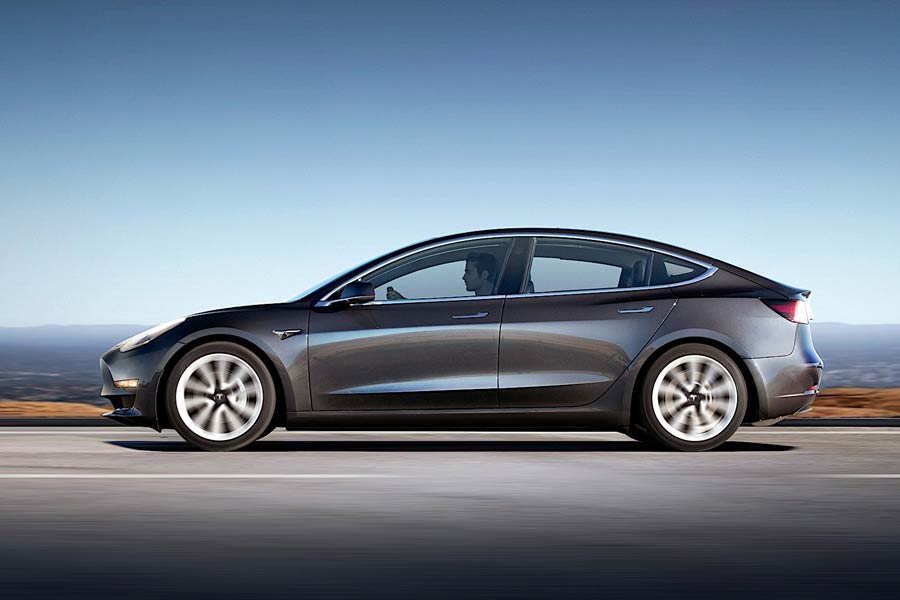 https://autogreeknews.gr/wp-content/uploads/2020/08/TESLA-Model-3-2.jpg