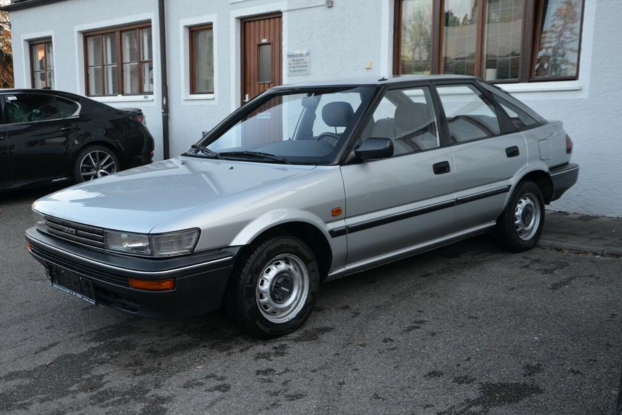 https://autogreeknews.gr/wp-content/uploads/2020/08/Toyota-Corolla-Ε90-1990-7.jpg