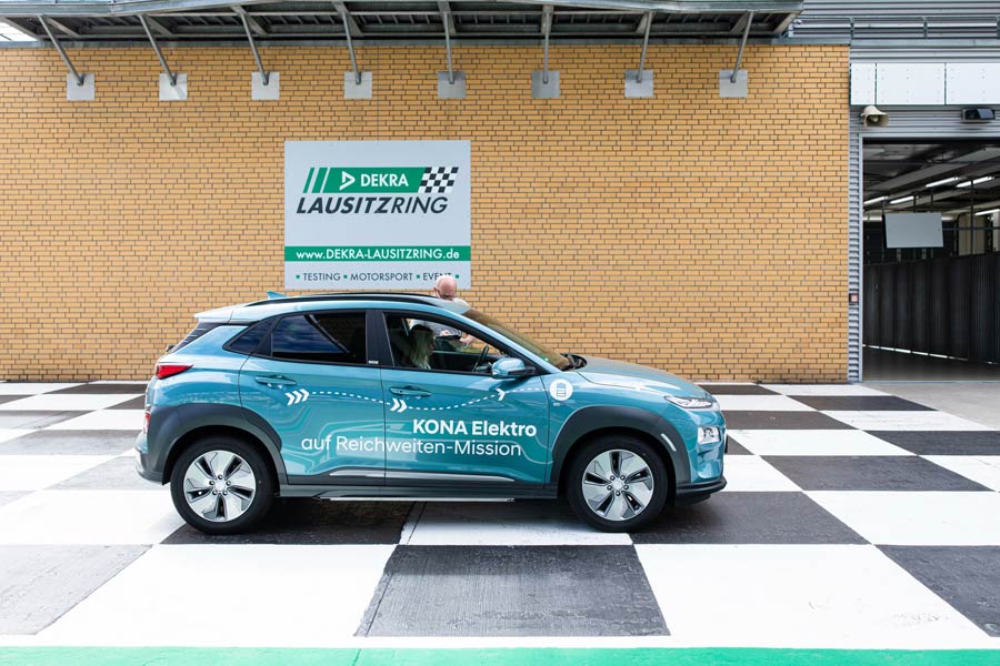 https://autogreeknews.gr/wp-content/uploads/2020/08/hyundai-kona-electric-range-record-4.jpg