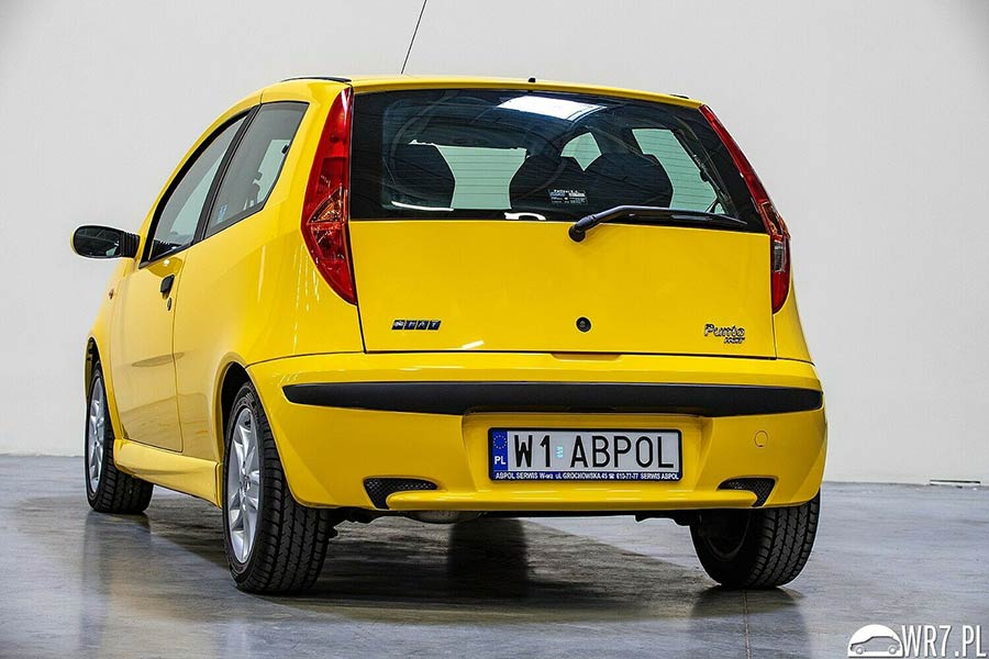 https://autogreeknews.gr/wp-content/uploads/2020/09/Fiat-Punto-HGT-2000-4.jpg