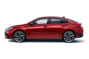Hyundai-i30-Fastback-(3)