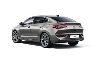 Hyundai-i30-Fastback-(6)