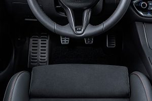 Hyundai-i30-n-line_pedals
