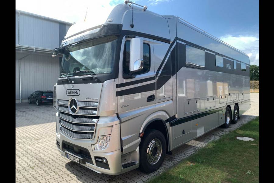 https://autogreeknews.gr/wp-content/uploads/2020/09/MB-Actros-Motorhome-2.jpg