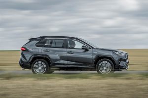Toyota-RAV4-Plug-in-Hybrid-(2)