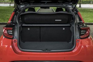 Toyota-Yaris-2020-(4)