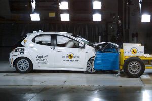 Toyota-Yaris-Crash-Test-(2)