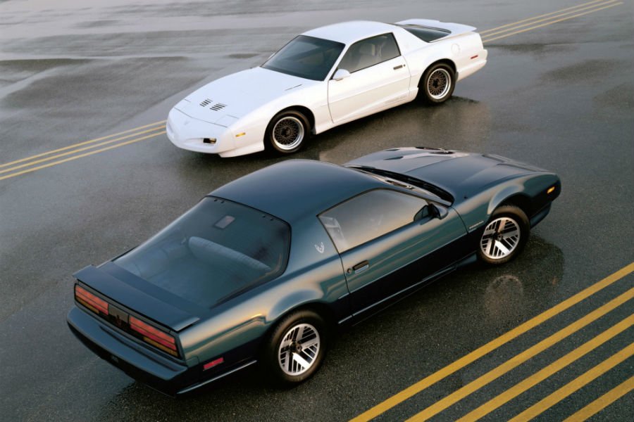 https://autogreeknews.gr/wp-content/uploads/2020/09/pontiac-firebird-14.jpg
