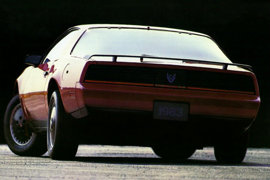 https://autogreeknews.gr/wp-content/uploads/2020/09/pontiac-firebird-8.jpg