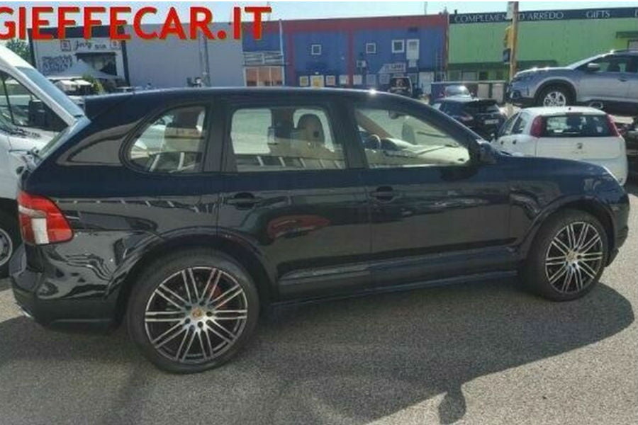 https://autogreeknews.gr/wp-content/uploads/2020/09/porsche-cayenne-400000-xlm-3.jpg