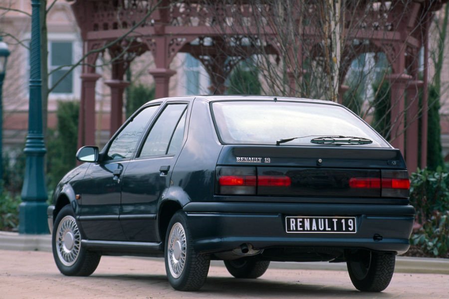 https://autogreeknews.gr/wp-content/uploads/2020/09/renault-19-phase-2-2.jpg