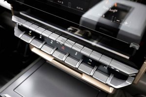 2022-GMC-Hummer-EV-18