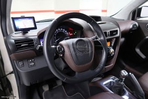 Aston-Martin-Cygnet-(1)