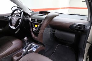 Aston-Martin-Cygnet-(4)