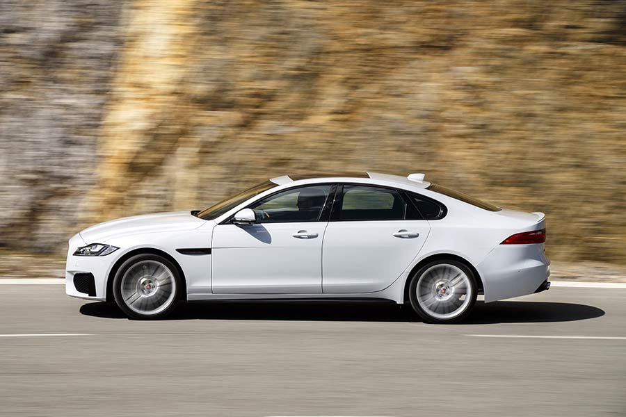 https://autogreeknews.gr/wp-content/uploads/2020/10/Jaguar-XF-3.jpg