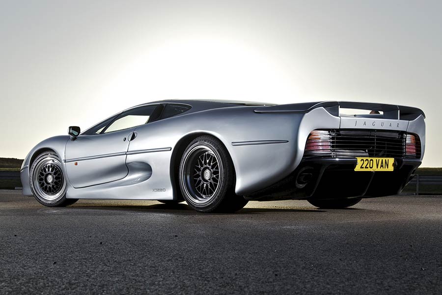 https://autogreeknews.gr/wp-content/uploads/2020/10/Jaguar-XJ220-5.jpg