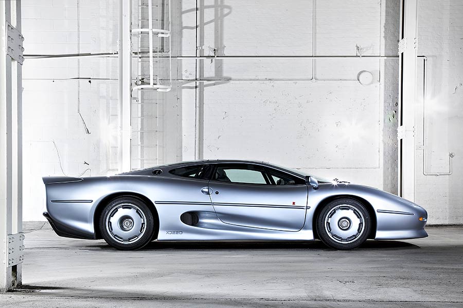 https://autogreeknews.gr/wp-content/uploads/2020/10/Jaguar-XJ220-9.jpg