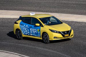 Nissan-LEAF-Taxi-(12)