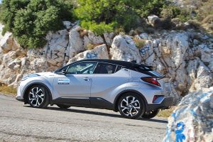 Toyota-C-HR-1.8-Hybrid-2020-(4)