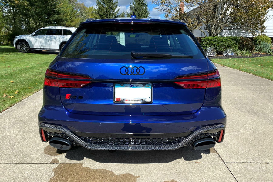 https://autogreeknews.gr/wp-content/uploads/2020/10/audi-rs-6-for-sale-5.jpg