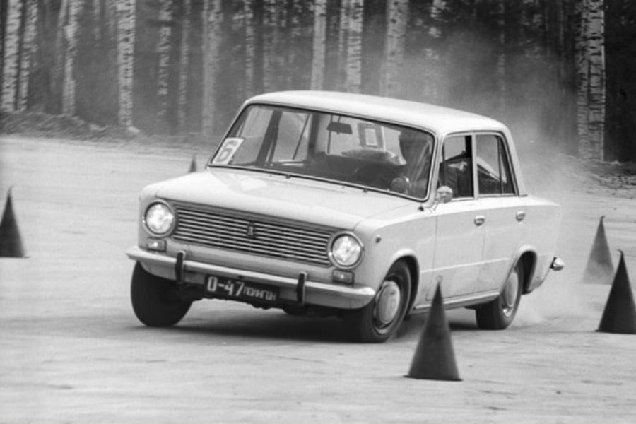 https://autogreeknews.gr/wp-content/uploads/2020/10/lada-2101-wankel.jpg