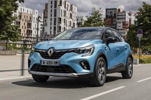 2020—New-Renault-CAPTUR-E-TECH-Plug-in-tests-drive