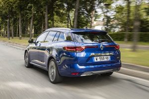 2020—New-Renault-MEGANE-E-TECH-Plug-in-tests-drive-(1)