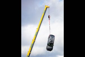 274397_Volvo_Cars_drops_new_cars_from_30_metres_to_help_rescue_services_save