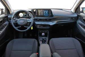 Hyundai i20 1.2 interior 2020 (1)